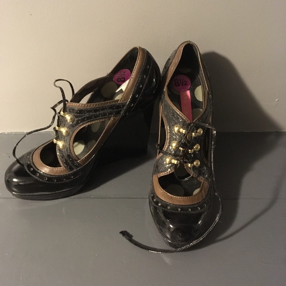 Betsy Johnson lace up wedge